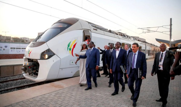 La Président Sall réceptionne le TER et inaugure la gare de Dakar rénovée La Président Sall réceptionne le TER et inaugure la gare de Dakar rénovée