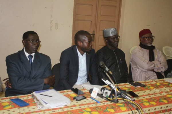 Le Pr Malick Ndiaye (g), le Pr Babacar Guèye (bonnet) et Alioune Tine