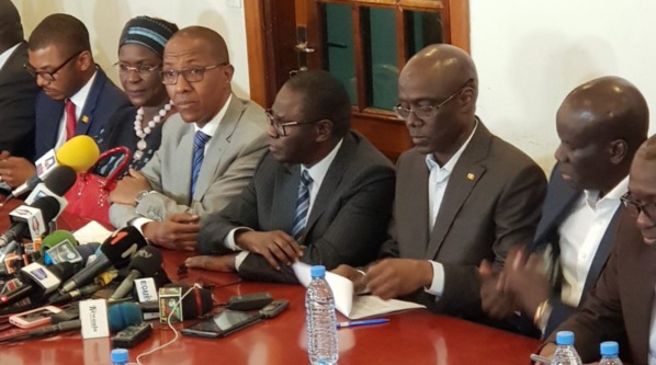 Le C25 considère Macky Sall comme "éliminé du premier tour de la présidentielle" (communiqué) Le C25 considère Macky Sall comme "éliminé du premier tour de la présidentielle" (communiqué)