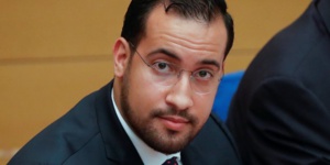 Alexandre Benalla a déclaré la perte de l'un de ses passeports et d'une carte de l'Élysée Alexandre Benalla a déclaré la perte de l'un de ses passeports et d'une carte de l'Élysée