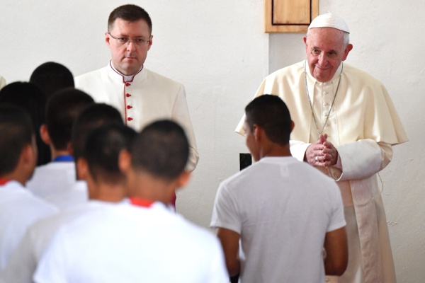 Le pape s'en prend à la stigmatisation "insensée et irresponsable" des migrants