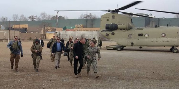 Le chef du Pentagone en Afghanistan pour sa première visite à l'étranger Le chef du Pentagone en Afghanistan pour sa première visite à l'étranger