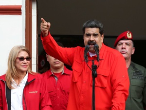 Venezuela: Maduro contre-attaque après l'offensive de Guaido sur le pétrole