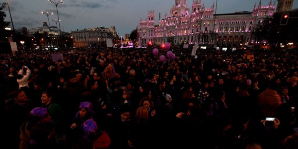 Manifestations pour les droits des femmes à Paris, Madrid, Berlin ou Istanbul