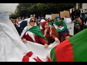 Face à une opposition algérienne désorganisée, "la rue seule capable d’imposer une transition"