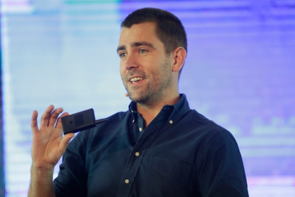 En pleine tourmente, une des figures historiques de Facebook quitte le navire