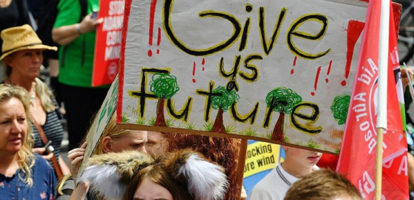 Climat: de Sydney à Nairobi, des jeunes dans la rue pour interpeller leurs gouvernants