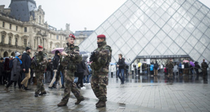 4 soldats de Sentinelle arrêtés en fumant un joint ont voulu passer pour des étudiants 4 soldats de Sentinelle arrêtés en fumant un joint ont voulu passer pour des étudiants