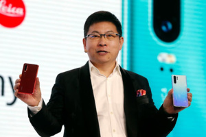 Huawei présente son nouveau smartphone à Paris malgré les soupçons