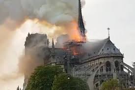 Macron reporte son allocution en raison de l'incendie à Notre-Dame