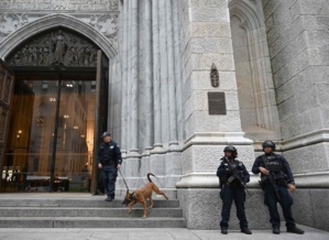 L'homme arrêté avec de l'essence dans la cathédrale de New York inculpé de tentative d'incendie criminel