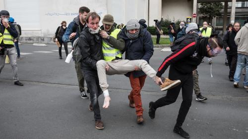 Soupçons de fichage de "gilets jaunes" dans les hôpitaux parisiens : "Le Canard enchaîné" publie des extraits du document