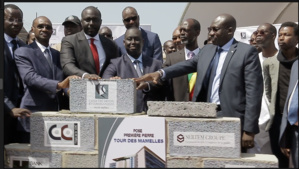 Aliou Sall pose la première pierre de la « Tour des Mamelles » Aliou Sall pose la première pierre de la « Tour des Mamelles »