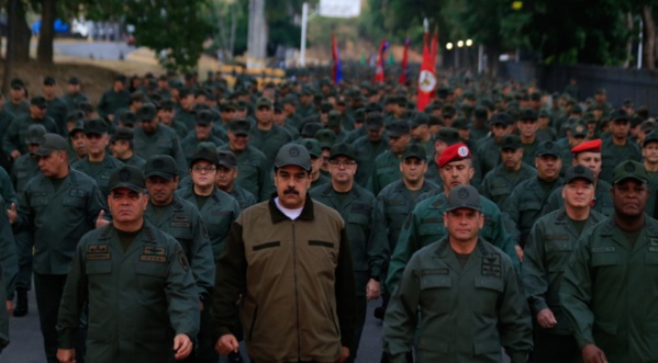 Venezuela : après le soulèvement manqué, Maduro passe à l'offensive contre les "putschistes"