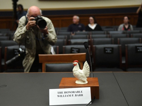 A la Chambre des représentants, une poule (mouillée) pour incarner l'Attorney General
