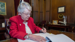 "Toute vie est un cadeau sacré de Dieu" : l'Alabama promulgue la loi anti-avortement la plus stricte des Etats-Unis