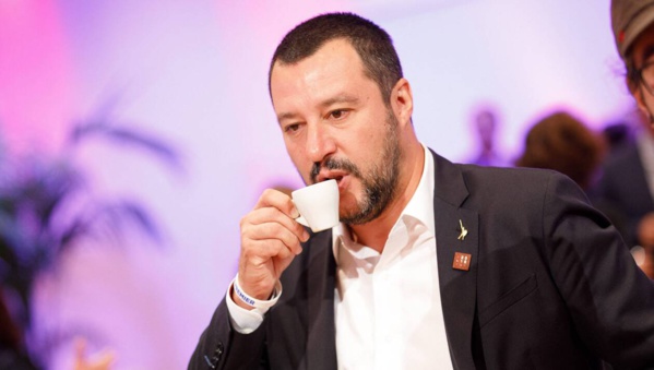 Italie: Enquête sur les déplacements en avion de Salvini