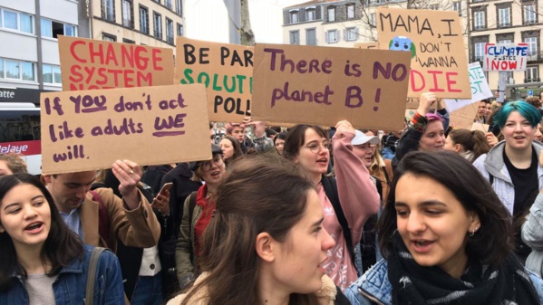 Nouvel appel à une "grève mondiale pour le climat" vendredi Nouvel appel à une "grève mondiale pour le climat" vendredi