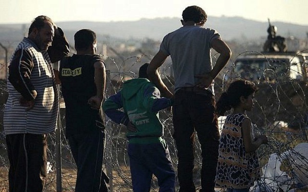 Les déplacés syriens supplient la Turquie d'ouvrir sa frontière Les déplacés syriens supplient la Turquie d'ouvrir sa frontière