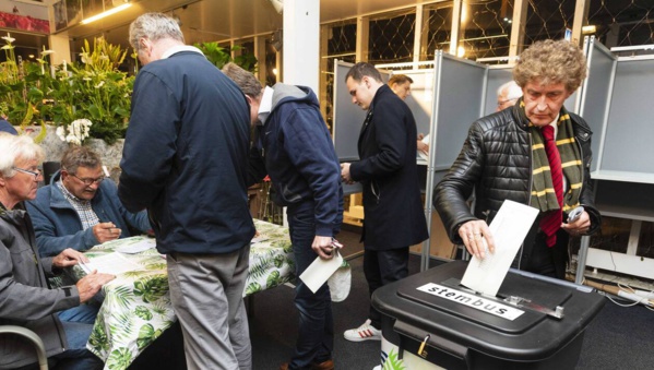 Elections européennes: le Royaume-Uni et les Pays-Bas votent