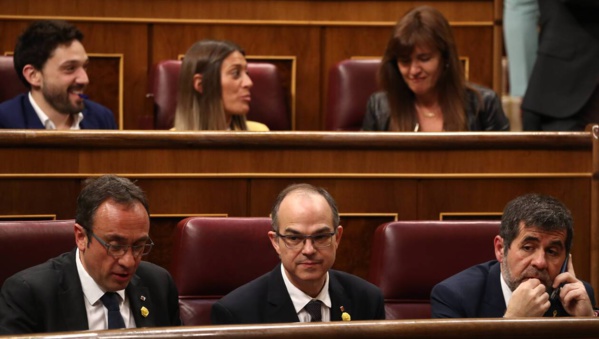 Quatre députés catalans élus en prison suspendus