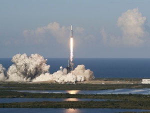 SpaceX met sur orbite ses premiers satellites pour Starlink