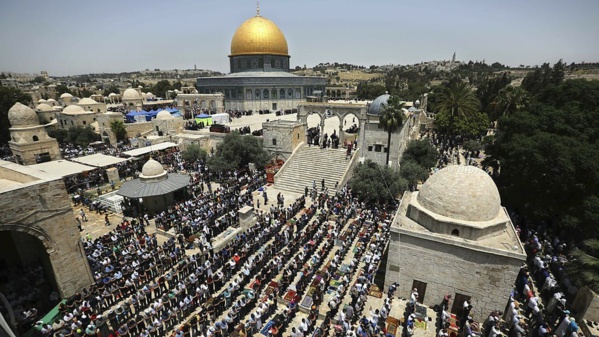 Plus de 200'000 fidèles prient à Jérusalem Plus de 200'000 fidèles prient à Jérusalem