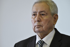 ALGERIE : Le président appelle les politiques au dialogue ALGERIE : Le président appelle les politiques au dialogue