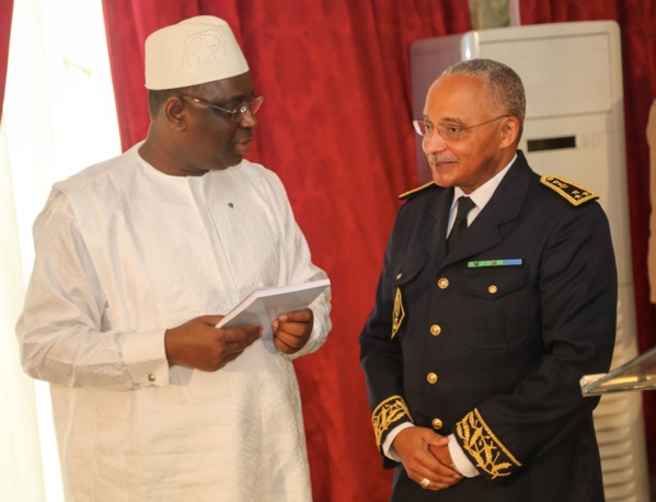 Le président Macky Sall avec le patron de l'IGE, François Colin (photo d'illustration) Le président Macky Sall avec le patron de l'IGE, François Colin (photo d'illustration)