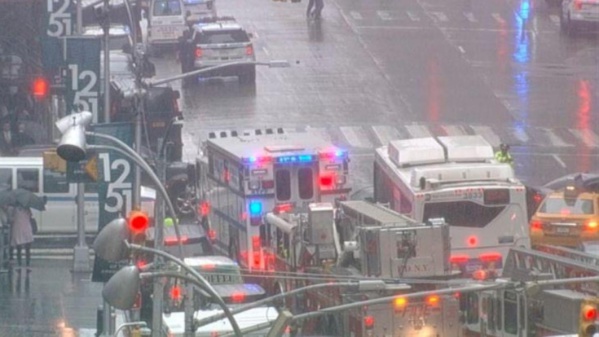 Un hélicoptère s'écrase à Manhattan Un hélicoptère s'écrase à Manhattan
