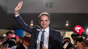 La droite grecque largement en tête aux élections, selon les projections