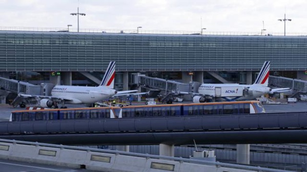 La France va instaurer "une éco-contribution sur le transport aérien" en 2020 La France va instaurer "une éco-contribution sur le transport aérien" en 2020