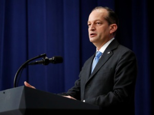 Trump annonce la démission du secrétaire au Travail Trump annonce la démission du secrétaire au Travail