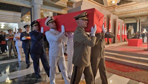 La Tunisie a rendu un dernier hommage au président Essebsi La Tunisie a rendu un dernier hommage au président Essebsi
