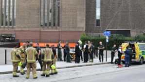 Londres : Un ado pousse un enfant du 10e étage d'un musée Londres : Un ado pousse un enfant du 10e étage d'un musée