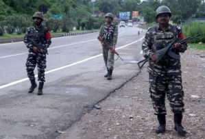 Cachemire indien: le couvre-feu sera assoupli après la fête nationale de l'Indépendance (gouverneur) Cachemire indien: le couvre-feu sera assoupli après la fête nationale de l'Indépendance (gouverneur)