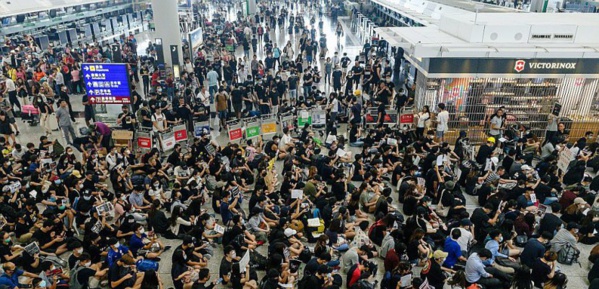 Hong Kong: le mouvement pro-démocratie compte galvaniser les foules malgré les violences Hong Kong: le mouvement pro-démocratie compte galvaniser les foules malgré les violences