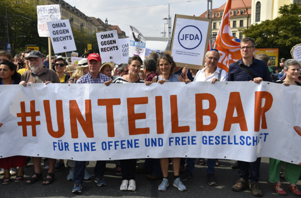 Allemagne : des milliers de manifestants contre l'extrême droite Allemagne : des milliers de manifestants contre l'extrême droite