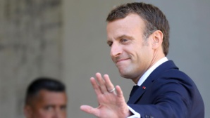 Macron durcit le ton sur l'immigration, prudent sur les retraites