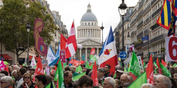 Plusieurs dizaines de milliers d'opposants défilent contre la PMA pour toutes à Paris Plusieurs dizaines de milliers d'opposants défilent contre la PMA pour toutes à Paris
