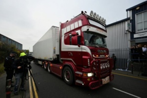 Belgique: Vingt migrants découverts dans 2 camions Belgique: Vingt migrants découverts dans 2 camions