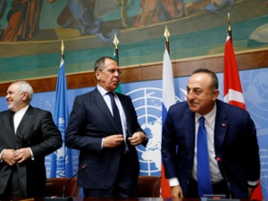 Les ministres iranien, russe et turc (de gauche à droite) Les ministres iranien, russe et turc (de gauche à droite)