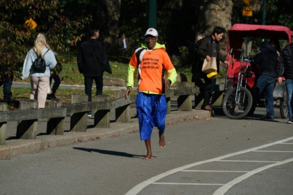 Un marathon par semaine pieds nus, le régime atypique de Sidy Diallo, 64 ans