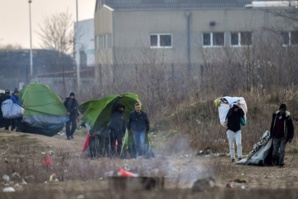 Calais : Polémique après la mort d'un jeune migrant nigérian dans sa tente Calais : Polémique après la mort d'un jeune migrant nigérian dans sa tente