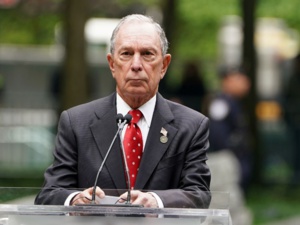 Bloomberg franchit un pas de plus vers une candidature à la Maison blanche
