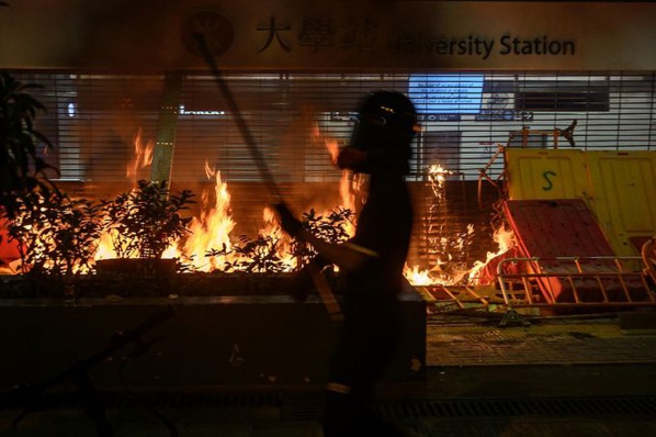 Hong Kong paralysé par des actions tous azimuts des manifestants