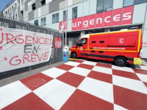 Les "blouses blanches" manifestent avant le plan Buzyn Les "blouses blanches" manifestent avant le plan Buzyn