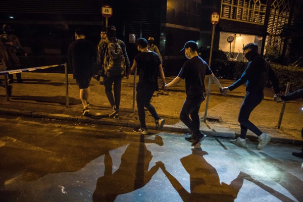 Hong Kong: "On se cachera", les manifestants assiégés ne se battront pas Hong Kong: "On se cachera", les manifestants assiégés ne se battront pas
