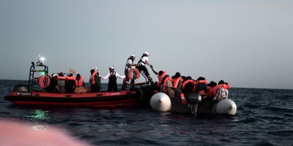 Deux navires de migrants autorisés à entrer en Italie