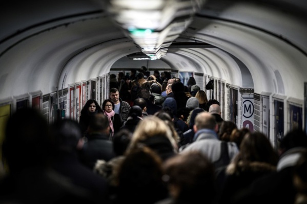 Retraites: 9e jour de grève dans les transports, les syndicats conviés à Matignon